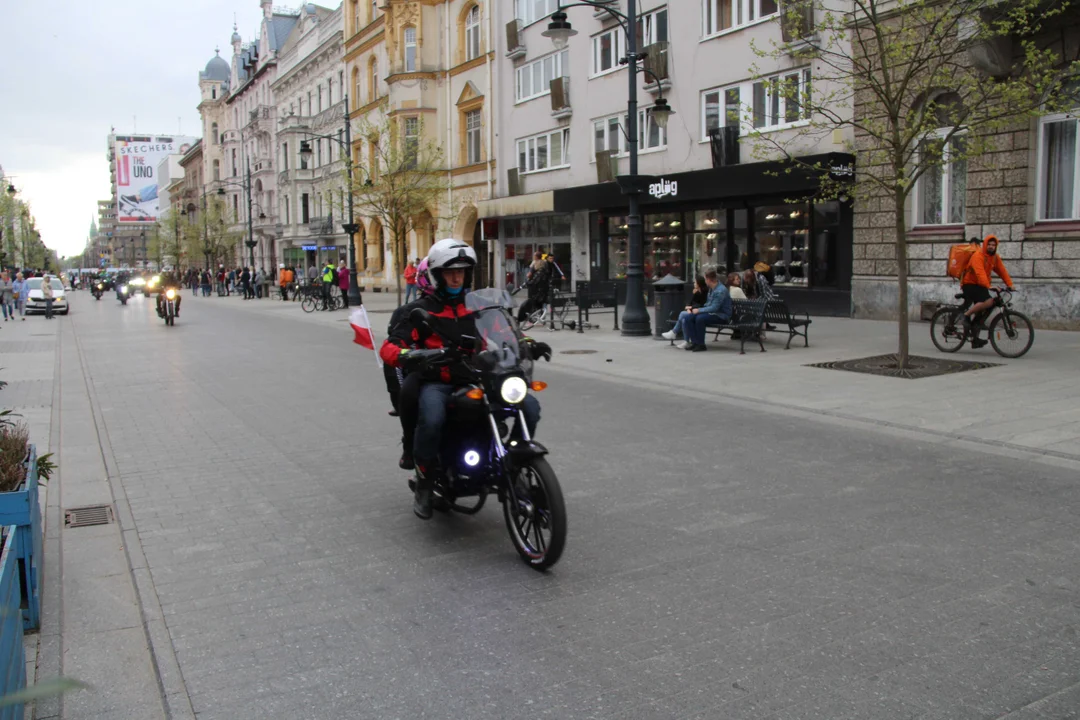 Wielka parada motocyklowa na ulicy Piotrkowskiej w Łodzi