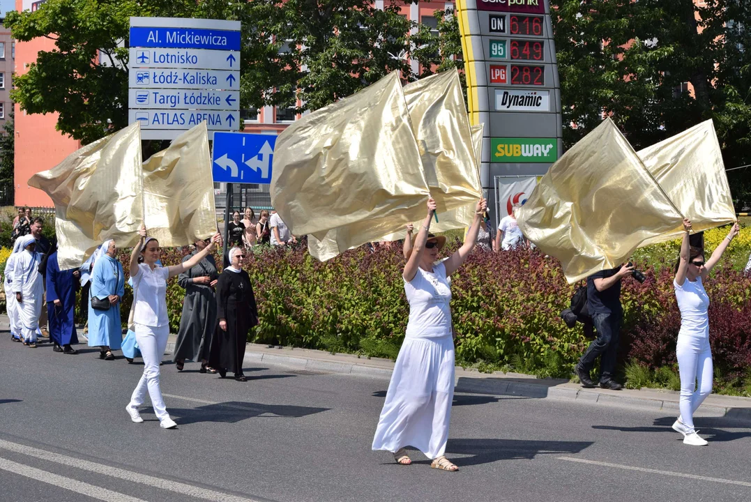 Procesje Bożego Ciała przeszły ulicami Łodzi