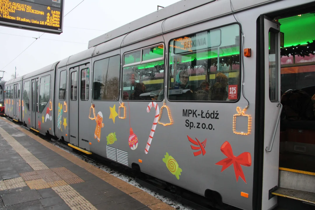 Mikołajkowy tramwaj MPK Łódź wyruszył na ulice Łodzi