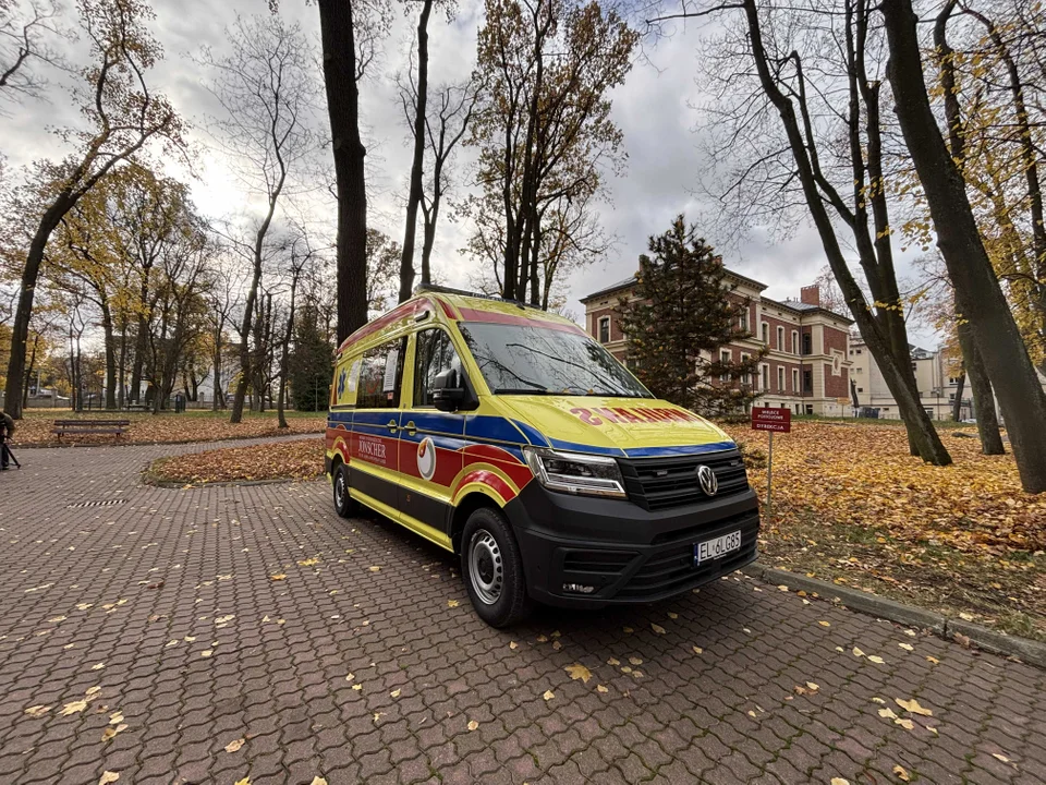 Szpital przy ul. Milionowej w Łodzi z nowym ambulansem