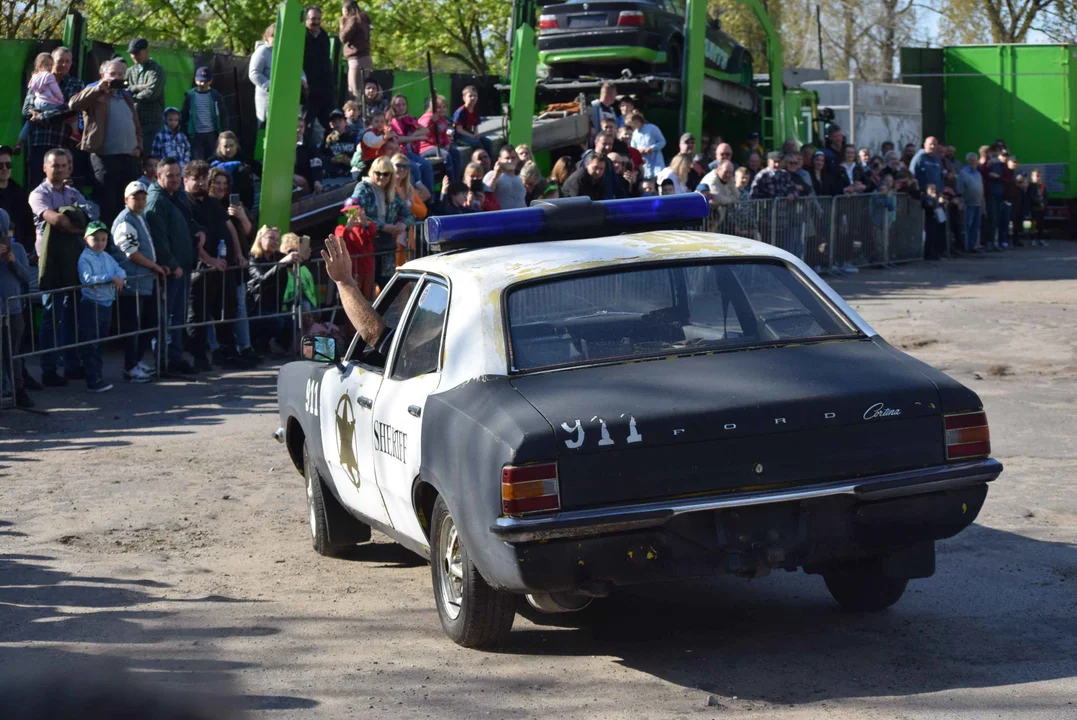 Giganty na czterech kołach zrobiły duże show! Widowiskowy pokaz monster trucków