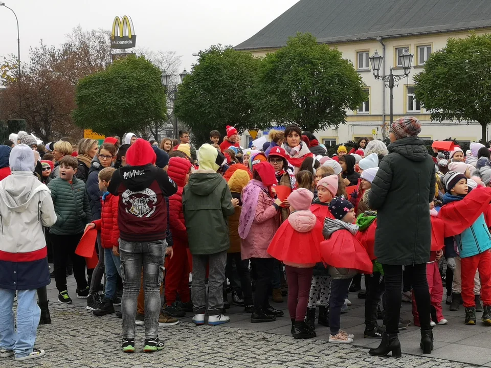 "Żywa flaga" na pl. Jana Pawła II