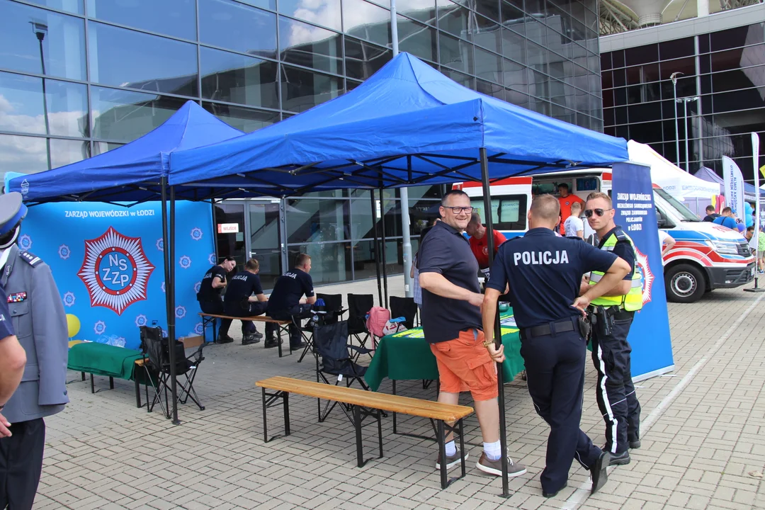 Piknik rodzinny "Bezpieczne Wakacje z Mundurem" pod Atlas Areną