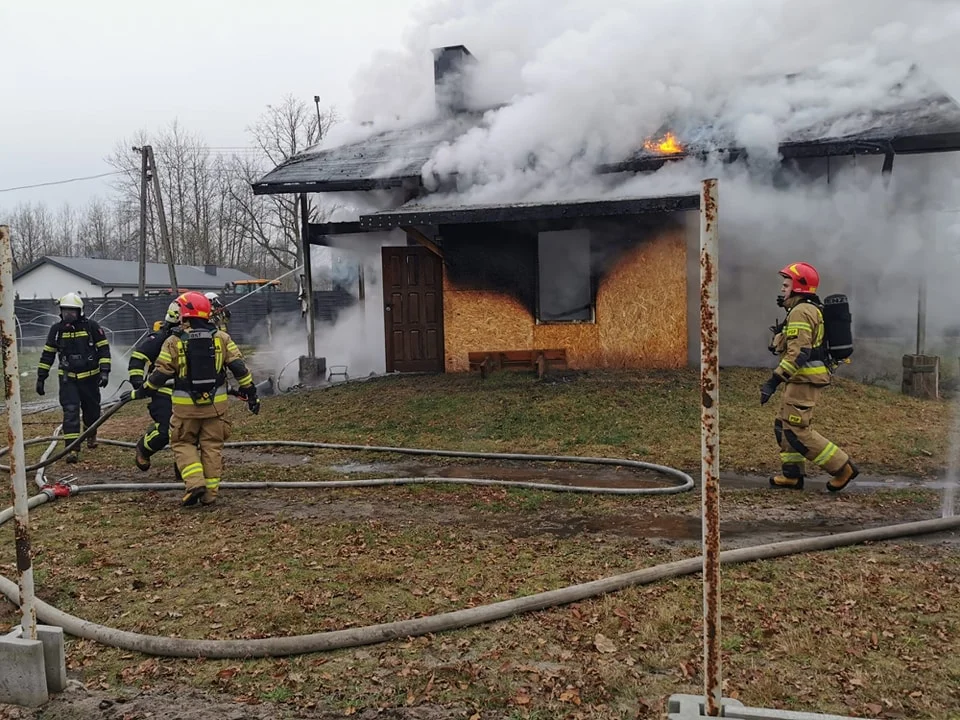 Rodzinna tragedia w Zabłotach. Dom stanął cały w płomieniach [FOTO] - Zdjęcie główne