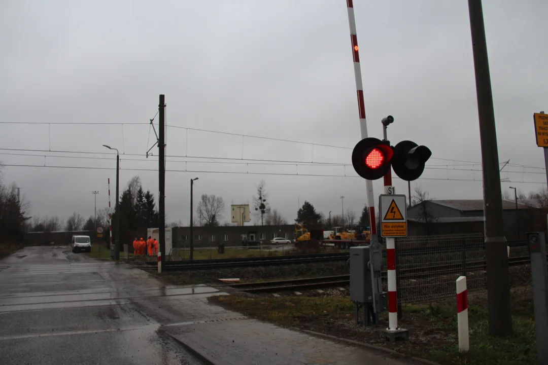 Wyłamanie rogatki na przejeździe kolejowym przy przystanku Łódź Olechów Zachód