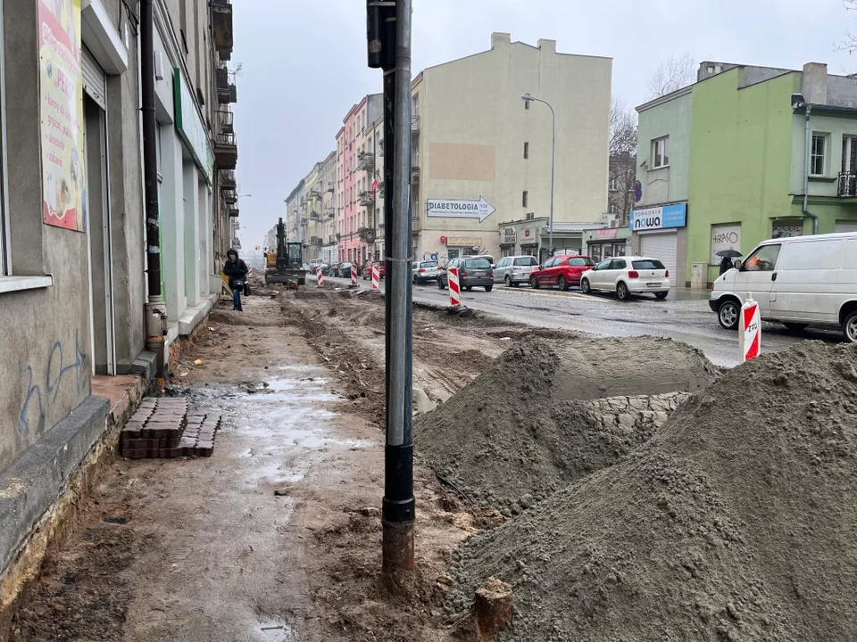 Jak dojść do Żabki i nie wybić sobie zębów? W Łodzi nie jest to proste!