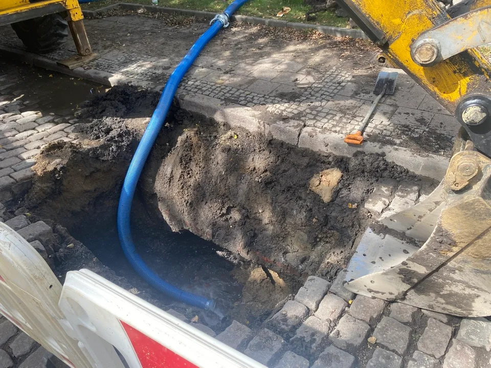 Zapadła się nawierzchnia na ul. Kamienna Grobla
