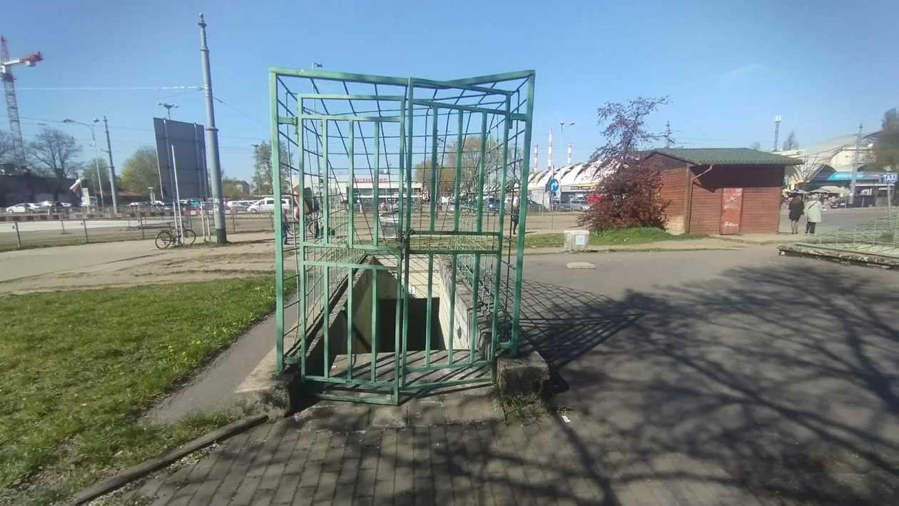 Stypa po miejskich szaletach w Łodzi