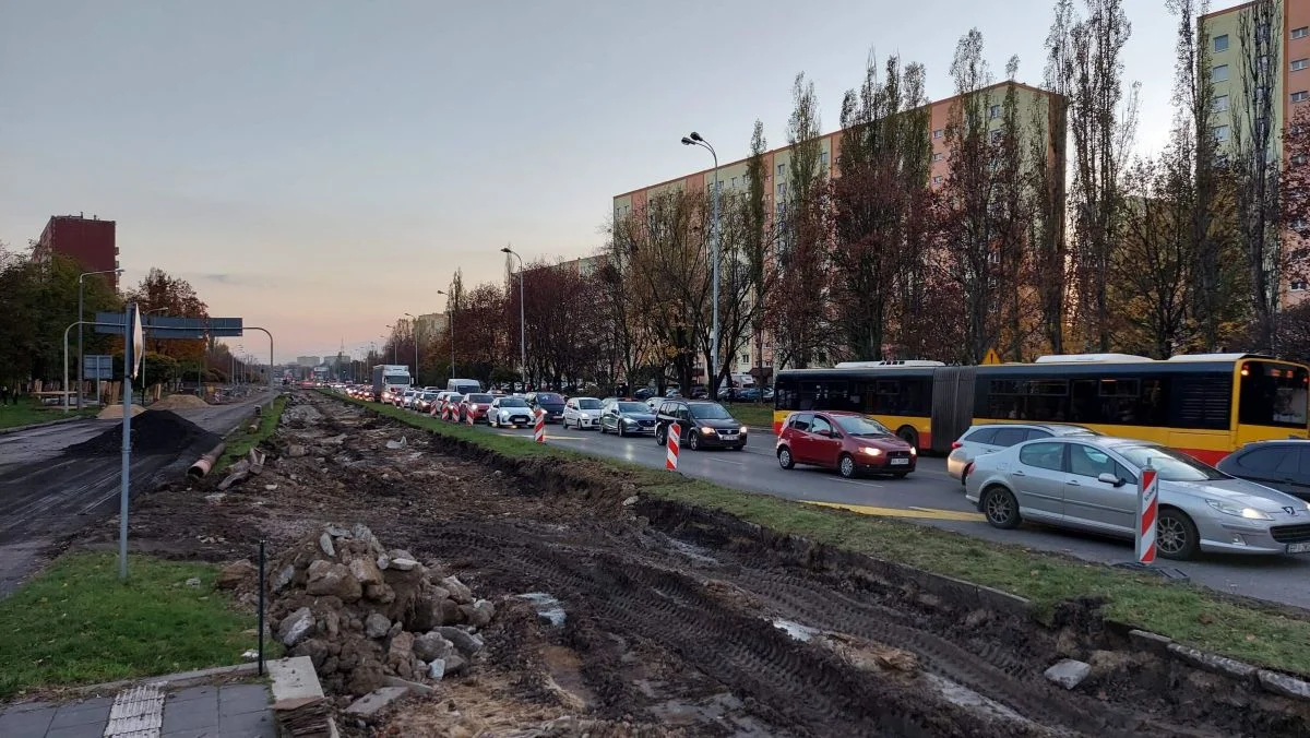 Remontowany odcinek alei między Dąbrowskiego-Przybyszewskiego