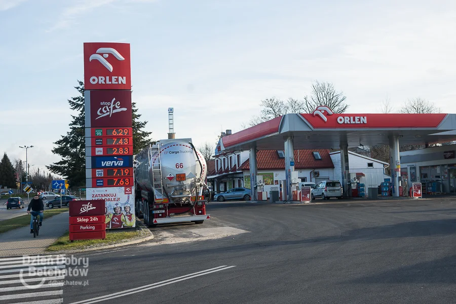 Orlen "rżnął nas na marżach przez miesiące"? Paliwo w Bełchatowie na stacjach już z wyższym VAT-em i... - Zdjęcie główne