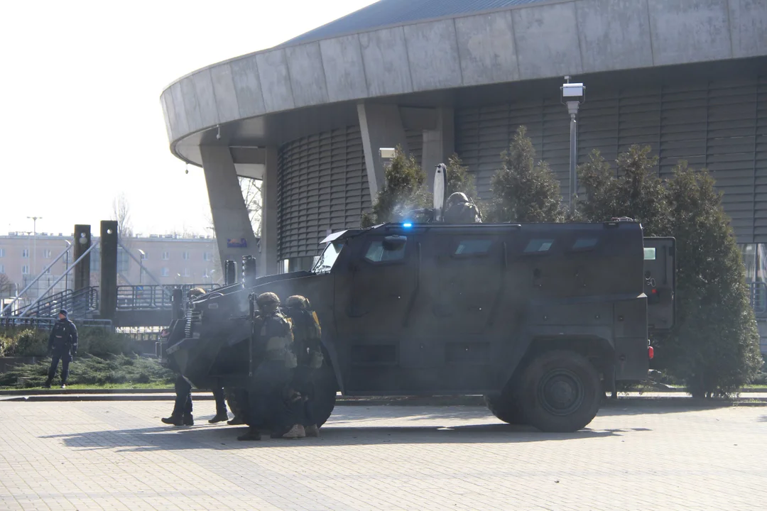 Ćwiczenia służb specjalnych na stadionie ŁKS-u