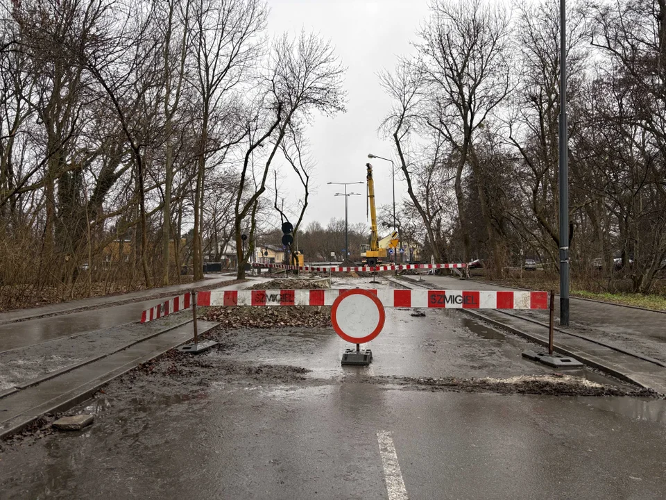 Trwa odbudowa mostku na ulicy Siewnej w Łodzi