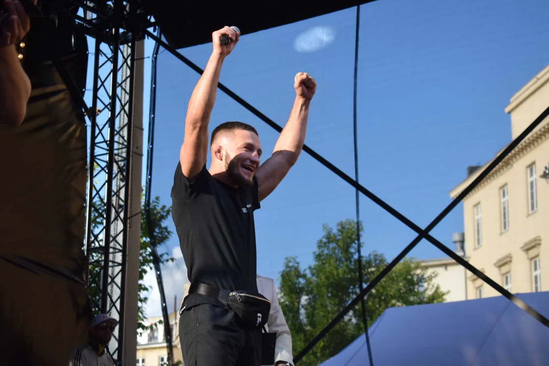 Prezentacja drużyny ŁKS-u na placu Wolności