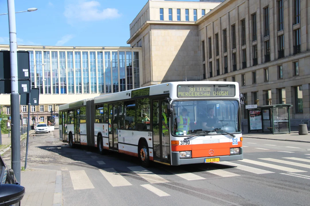 30. lecie Mercedesów O405N - pierwszego autobusu niskopogłowego w Łodzi