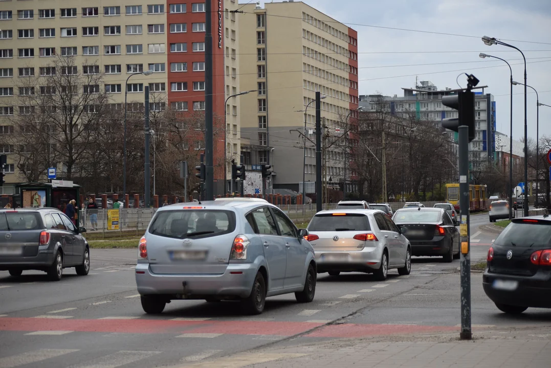 Niebezpieczne skrzyżowanie na alei Politechniki