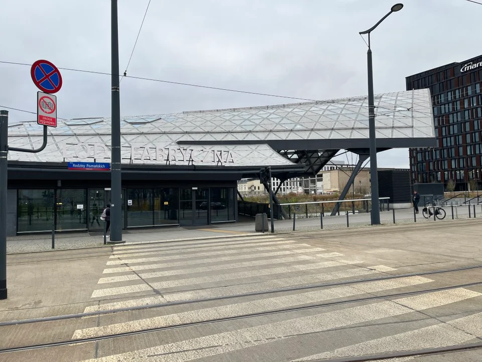 Pusty dworzec autobusowy Łódź Fabryczna