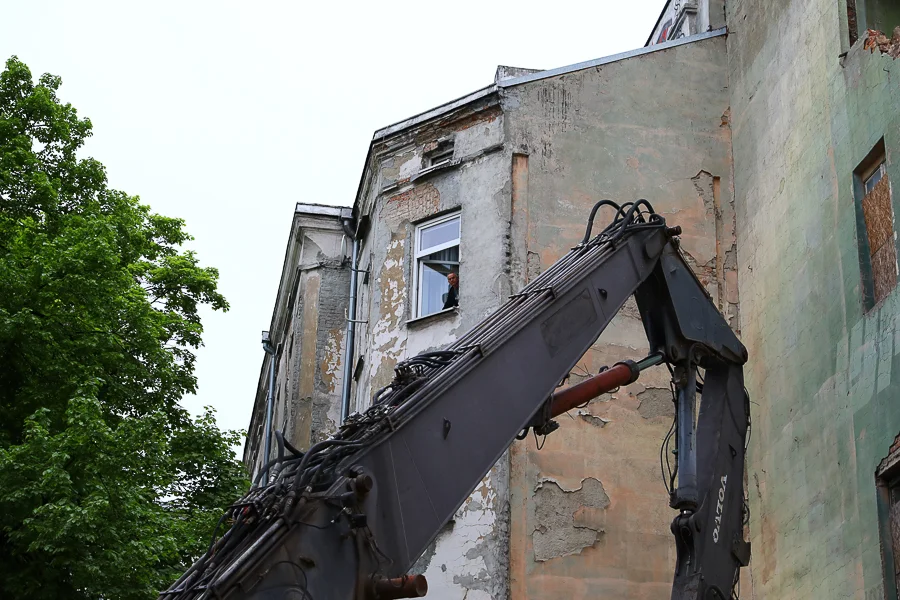 Kamienica przy Kilińskiego 49, w końcu, zostanie zburzona. Wiemy kiedy wrócą tramwaje