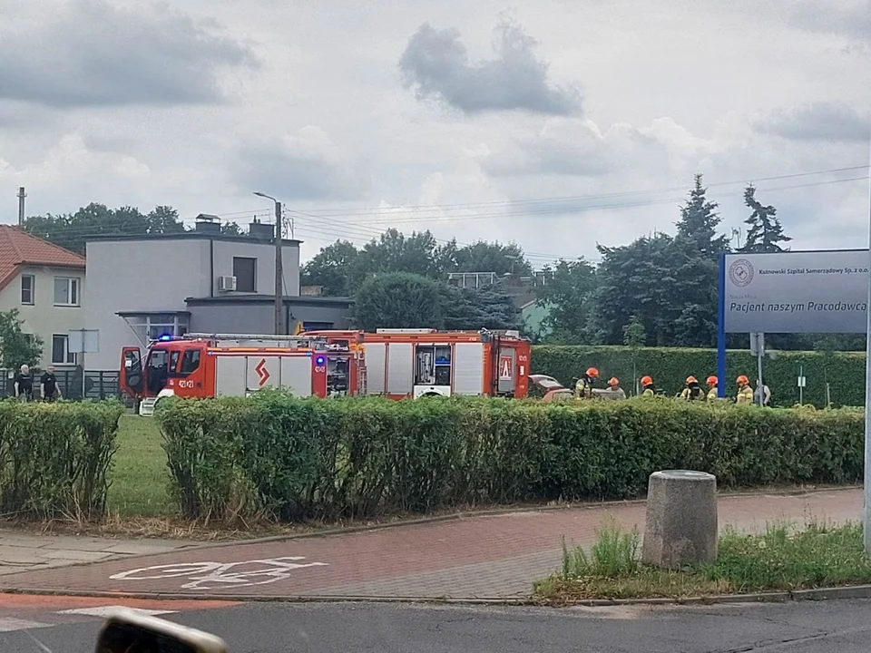 Pożar samochodu w centrum Kutna. Trwa akcja straży [ZDJĘCIA] - Zdjęcie główne