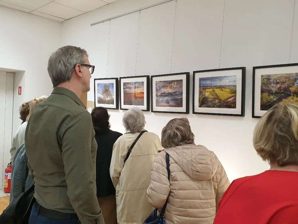 Wernisaż wystawy fotografii Damiana Redlickiego. Zdjęcia zapierają dech w piersiach [galeria]