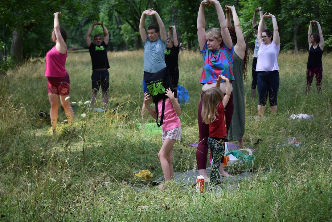 Joga w parku na Zdrowiu