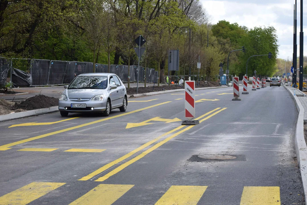 Utrudnienia dla kierowców i pieszych na skrzyżowaniu ul. Ogrodowej i ul. Zachodniej. Obok trwa budowa "Bulwarów Północnych" oraz modernizacja parku Staromiejskiego.