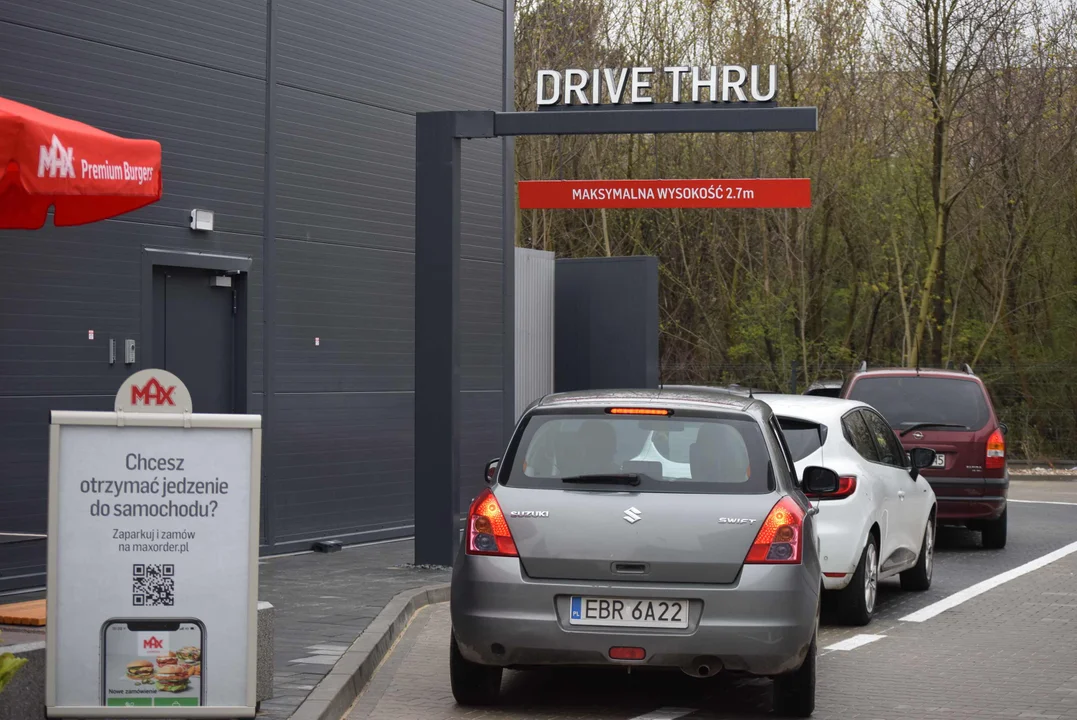 Tłumy łodzian na otwarciu restauracji MAX Premium Burgers. Tego jeszcze w Łodzi nie było [ZOBACZ ZDJĘCIA]