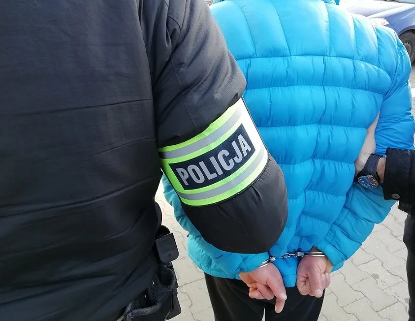 Diler w rękach łódzkich policjantów. Gdy weszli, porcjował narkotyki... [ZDJĘCIA] - Zdjęcie główne