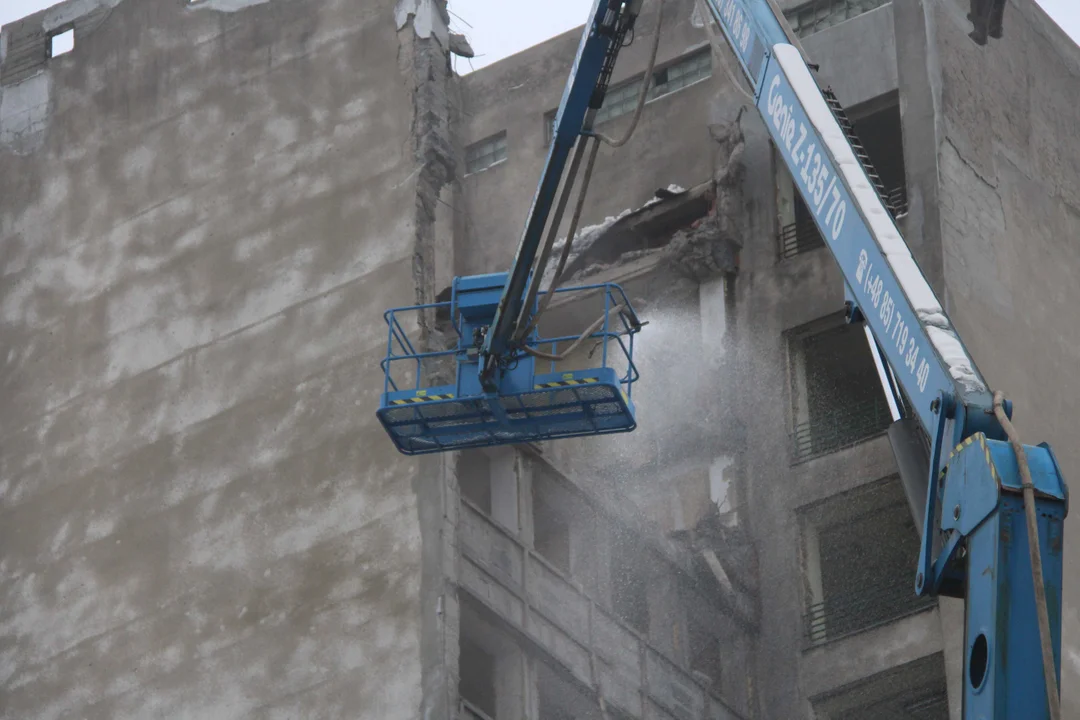 Wyburzanie hotelu "Światowit" przy al. Kościuszki w Łodzi