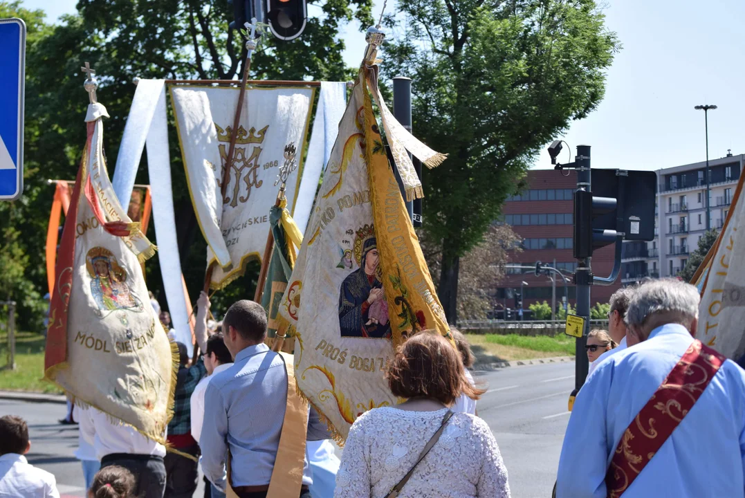 Procesje Bożego Ciała przeszły ulicami Łodzi