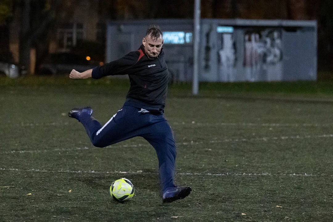 Duże emocje w spotkaniu AGKS 2 oraz FC Farselona w rozgrywkach Playareny