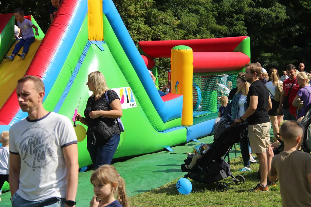 Piknik rodzinny w parku na Młynku w Łodzi