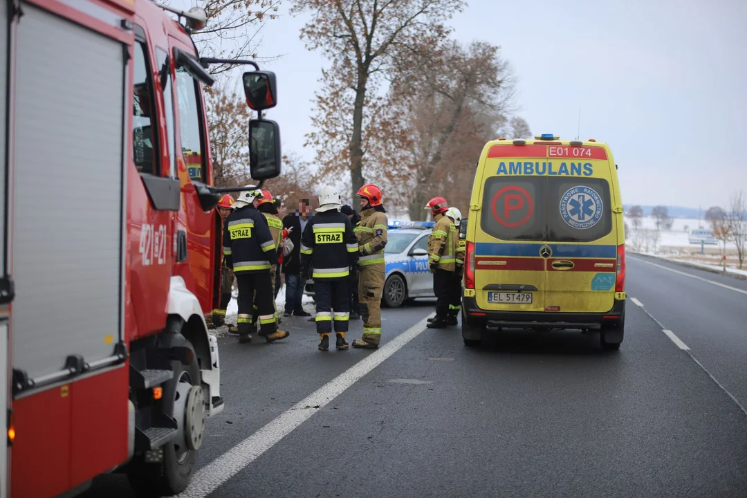 Na DK 92 pod Kutnem w miejscowości Skłóty samochód osobowy wpadł do rowu