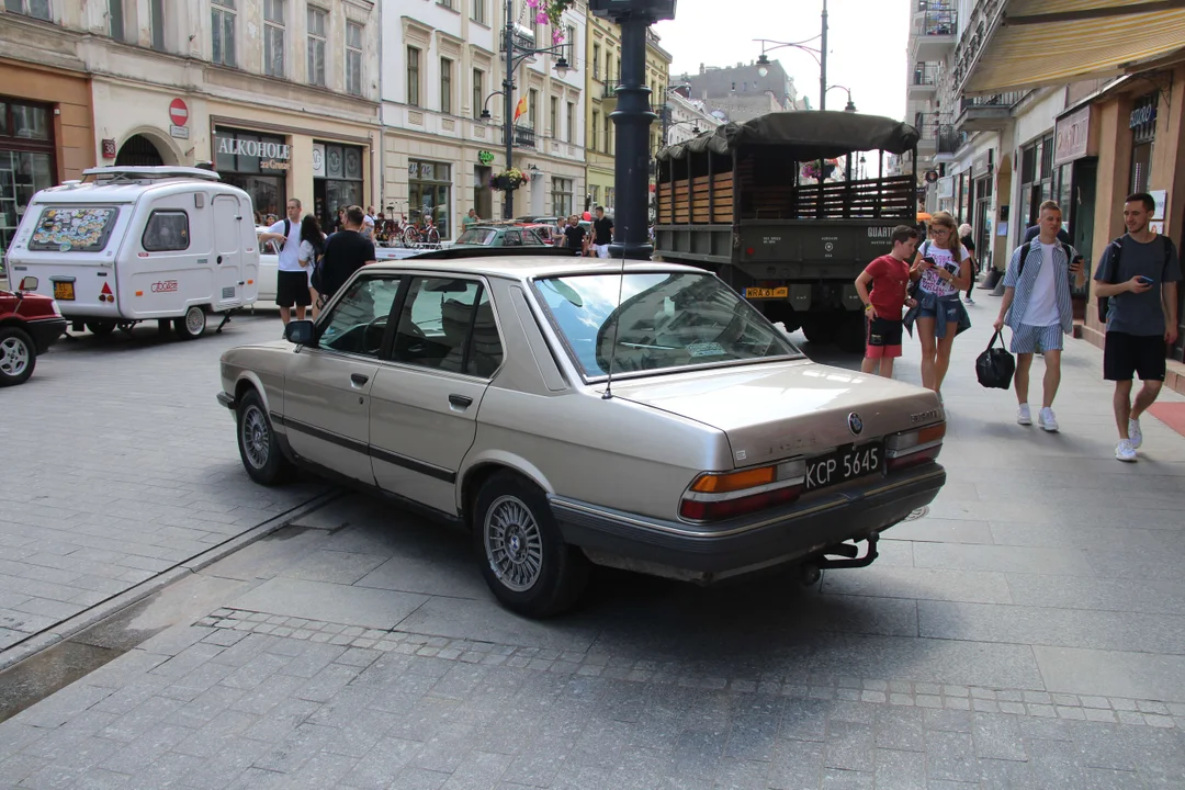 Wystawa motoryzacyjnych klasyków na Piotrkowskiej