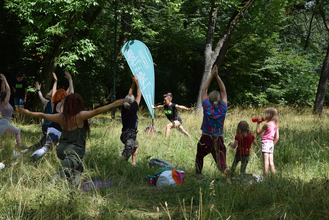 Joga w parku na Zdrowiu