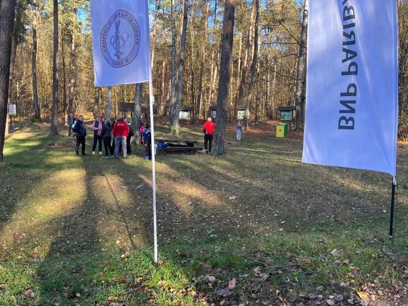 VIII edycja Spaceru i Biegu do Niepodległości w Grotnikach. Piękna pogoda zachęcała do aktywnego spędzania czasu!