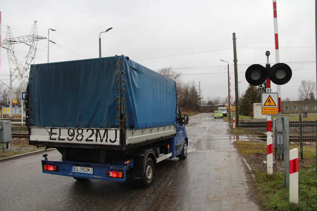 Wyłamanie rogatki na przejeździe kolejowym przy przystanku Łódź Olechów Zachód