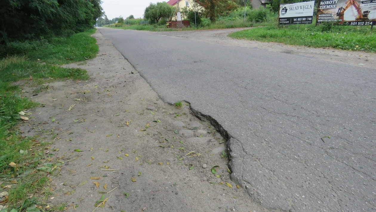 Rozpoczynają się prace nad remontem powiatowej drogi. Będzie gotowa wiosną - Zdjęcie główne