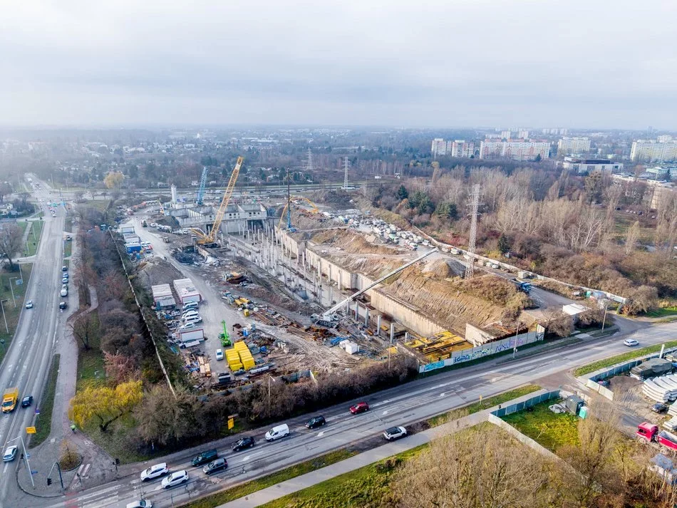 Budowa przystanku kolejowego Łódź Koziny widziana z lotu ptaka