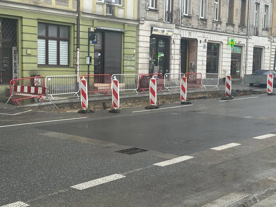 Utrudnienia dla podróżnych MPK Łódź przy ul. Żeromskiego w Łodzi