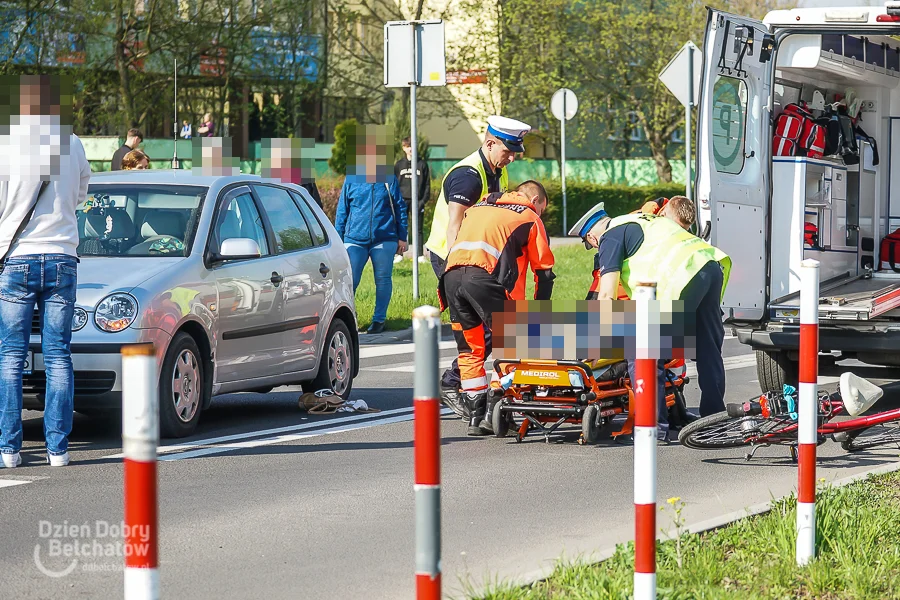 Wypadek przed bełchatowską szkołą. Na miejscu policja i pogotowie [FOTO] - Zdjęcie główne