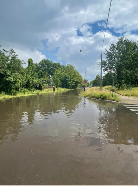 Gwałtowne nawałnice przechodzą przez dzielnice Łodzi.