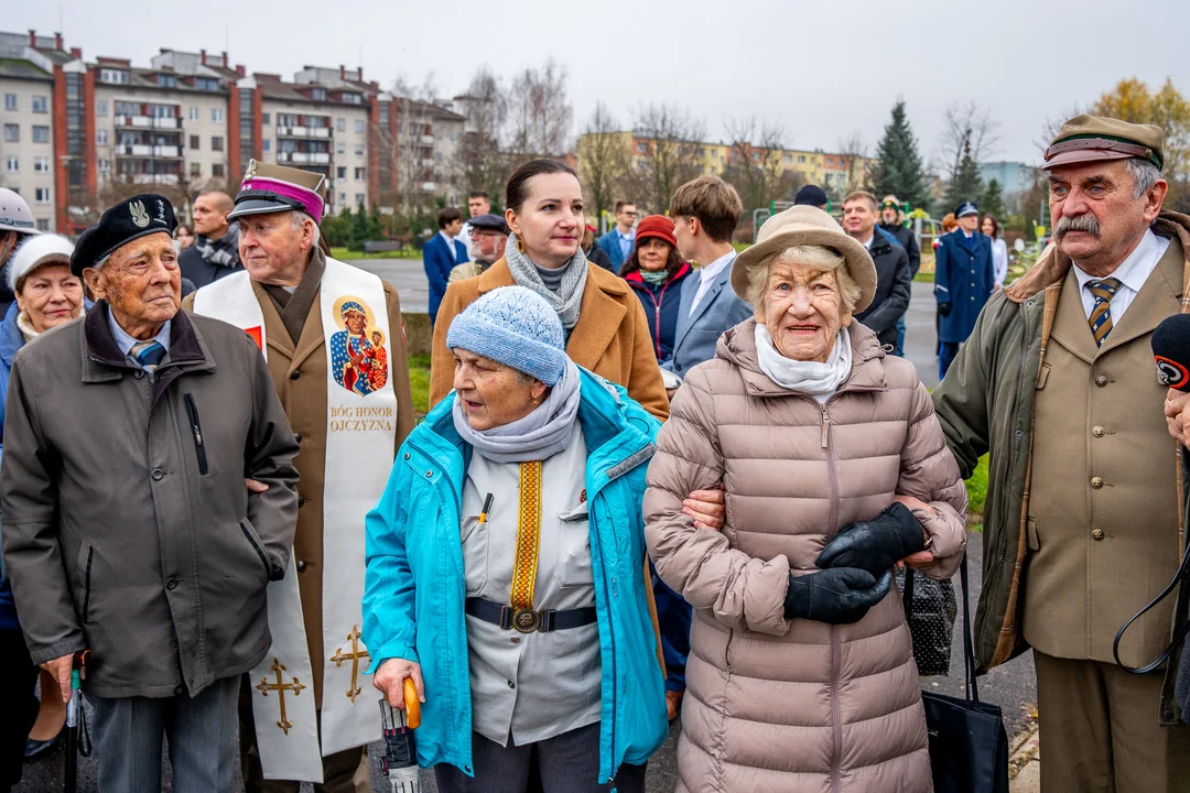 Chwała Armii Krajowej. Na budynku XXXIII LO w Łodzi pojawił się patriotyczny mural