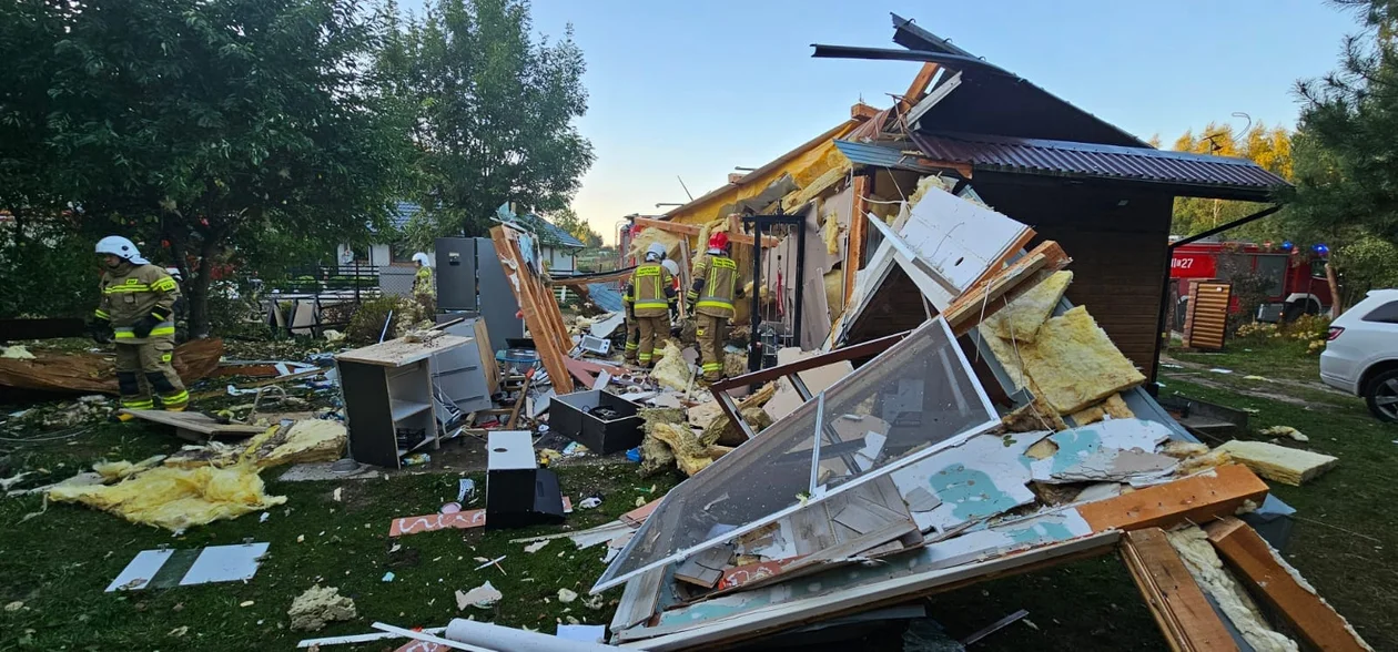 Gigantyczny huk i wybuch pod Bełchatowem. Kobieta z poparzoną twarzą trafiła do szpitala [FOTO] - Zdjęcie główne