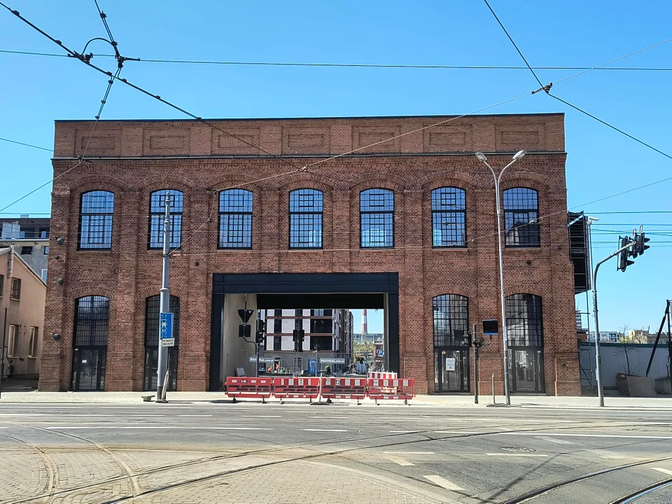 Droga przez kamienice