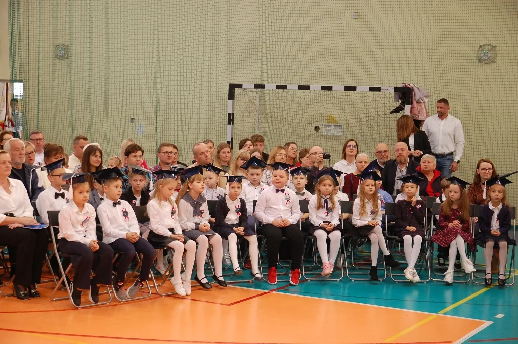 Święto Edukacji Narodowej i pasowanie "pierwszaków" w kutnowskiej "Szóstce" [ZDJĘCIA] - Zdjęcie główne