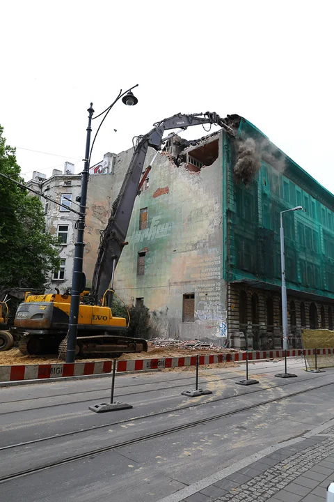 Kamienica przy Kilińskiego 49, w końcu, zostanie zburzona. Wiemy kiedy wrócą tramwaje