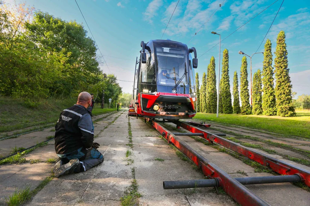 Nowe tramwaje Moderus Gamma docierają do Łodzi