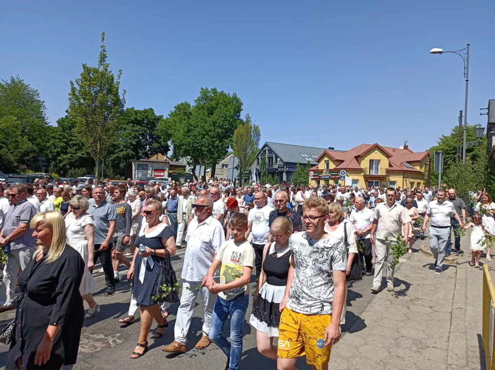 Ulicami Zgierza przeszły procesje Bożego Ciała.