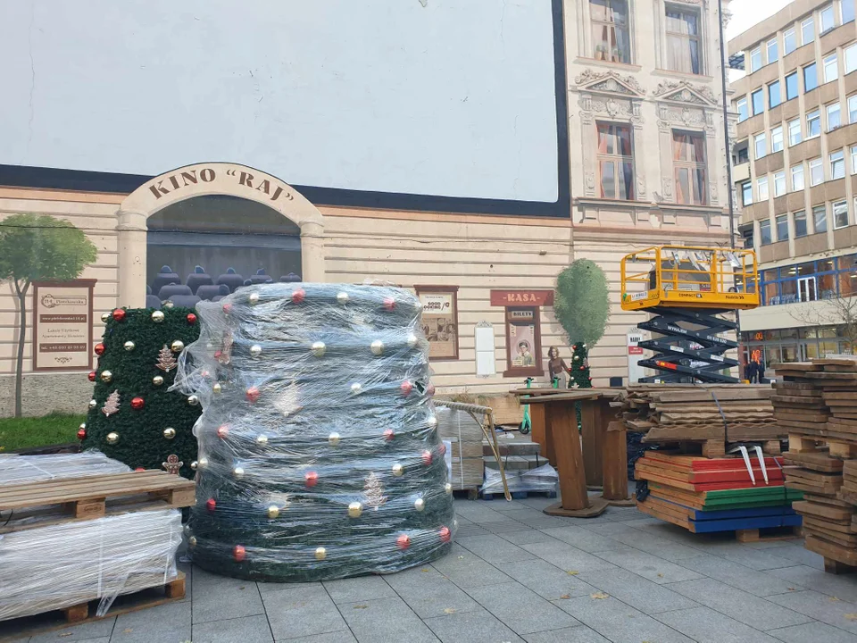 Jarmark Bożonarodzeniowy w Łodzi. Trwają przygotowania w Pasażu Schillera