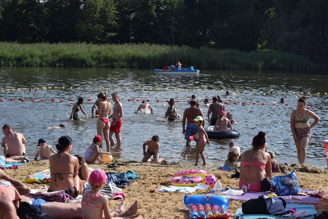 Łodzianie wypoczywają na Stawach Jana